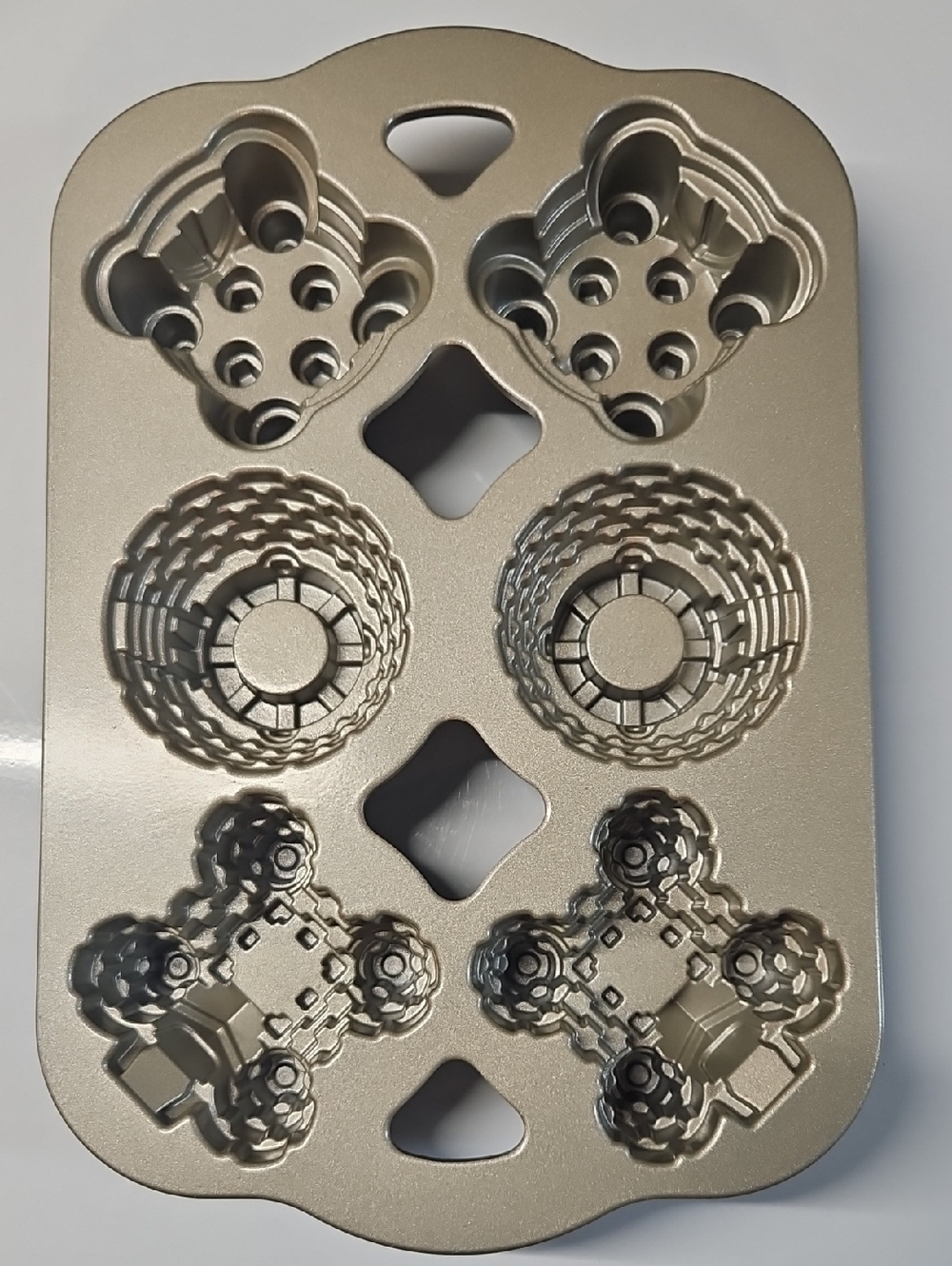 NORDIC  WARE CASTLE CAKELETT CAKE PAN